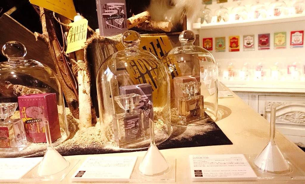 虹はじめてあらわるさんのツイート ゴールデンカムイのフレグランス第2弾が出たということでprimaniacsへ このお店はテーマごとにディスプレイがしっかりしていて楽しい 鯉登少尉の香り 育ちが良く芯が強い若者という見事に表現された香り なんと 鯉登の香りは