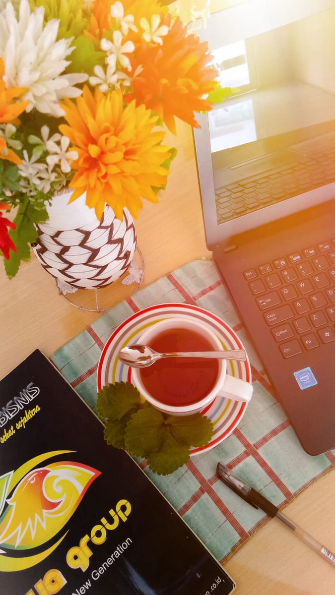 jayagroup18's tweet image. HALLO TEMAN SEHAT JAVA LOVERS 😍🌿
•••••
Taukah #Javalovers meminum segelas Teh setiap harinya dapat menjaga tingkat kefokusan dalam bekerja 😊