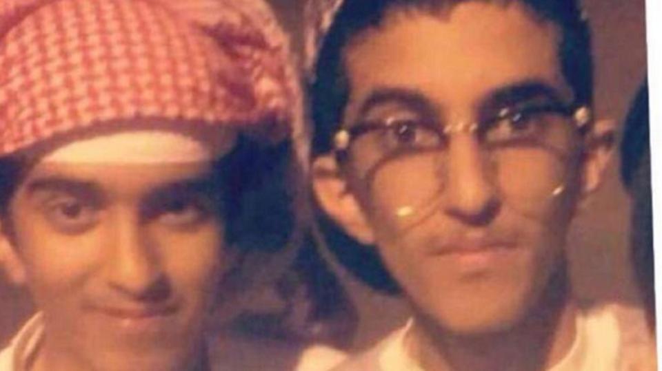 والد الطالبين اللذين توفيا في حادث يتحدث للمرة الأولى بعد الفاجعه
thearab2day.com/xw/05fgwg/h.php