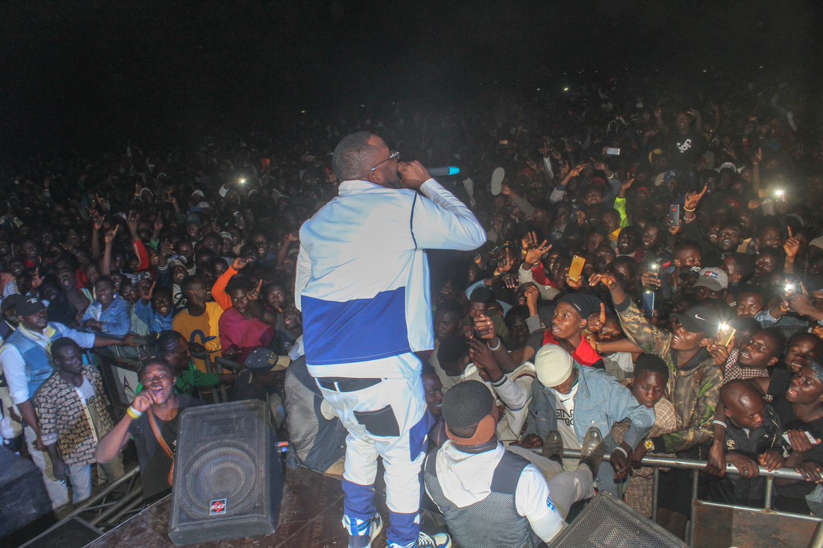 choccitymusic's tweet image. JOOOOOSSSSSS! Damn! 

We are short of words!!! Over 5000 Jos Fans came out for the CBN TOUR 2019. It was amazing! We Love y’all so much and thank you for coming out with your PVC’s to rock with us!!! #CBNTour2019 #ControlTheEconomy 

NEXT STOP - ABUJA (3rd Feb.)