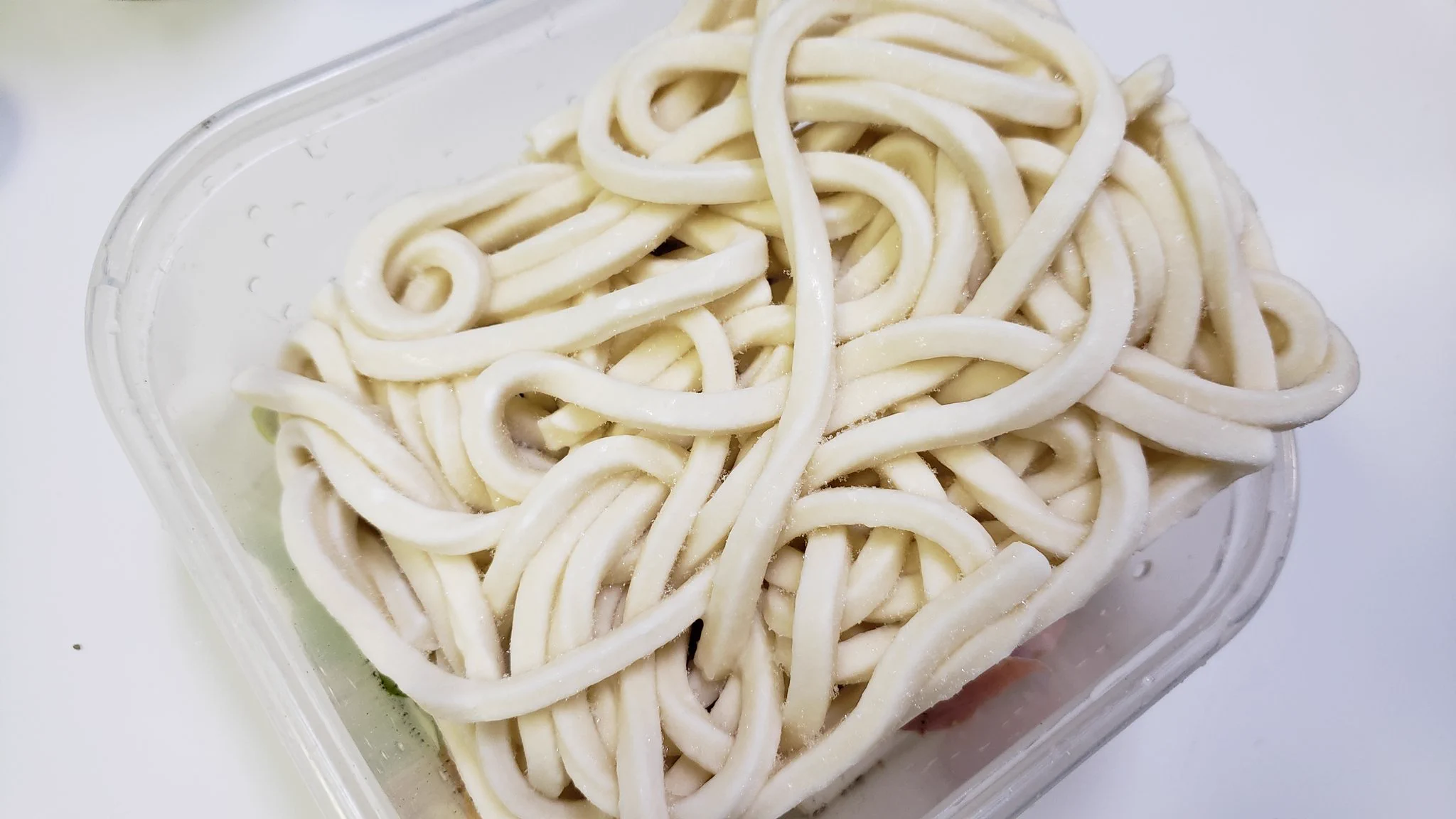 冷凍うどんを使ってレンジだけで作る簡単料理が美味しすぎる！