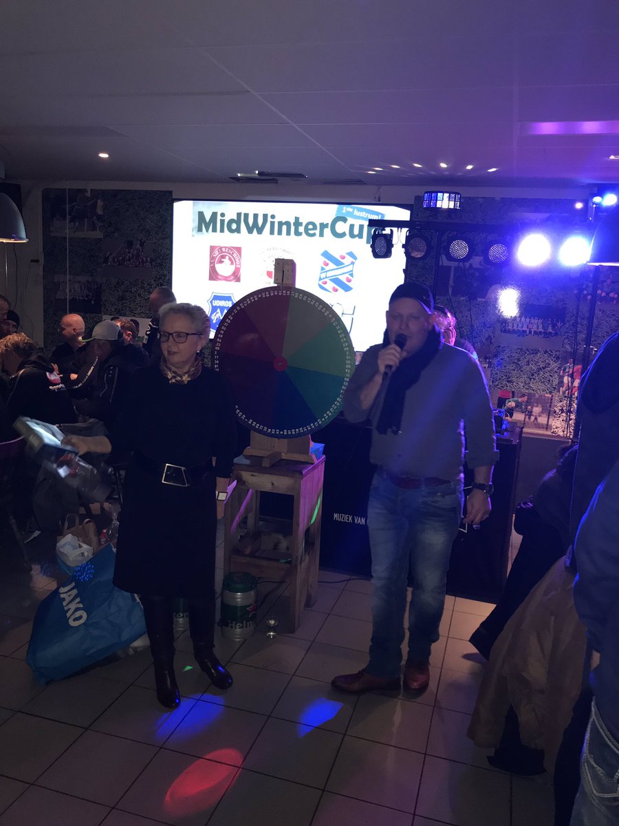 hvb8heerenveen's tweet photo. En #Jippe en zijn charmante  #assistente bedankt voor het #DraaienRad was weer #top geregeld. En het #feest ging nog lang door in de #kantine Tot volgend jaar allemaal bij de #Midwintercup2020......⚽️⚽️ @vvHvB @hvb5heerenveen https://t.co/beAGEgLwYM