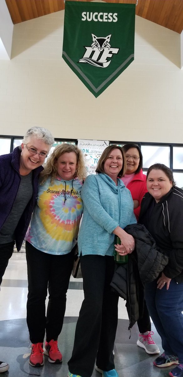 wengineermom's tweet photo. We survived the 11pm to 3am volunteer shift! https://t.co/UxtTDdshF2