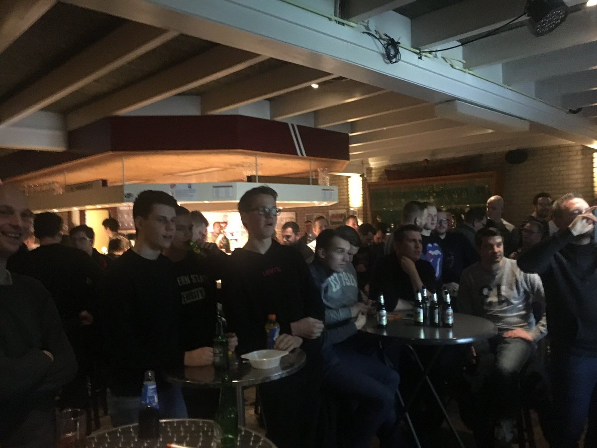 MKV’29 <a href="/MutaSport/">Muta Sport Nederland BV</a> quiz met 22 teams een prachtige avond. Organisator Sander Hart samen met presentator <a href="/RonaldLamsma/">Ronald Lamsma</a> maakten er een zeer geslaagde avond van. Winnaar van de quiz en 100€ voor Muta te besteden is Jelmer Bloembergen