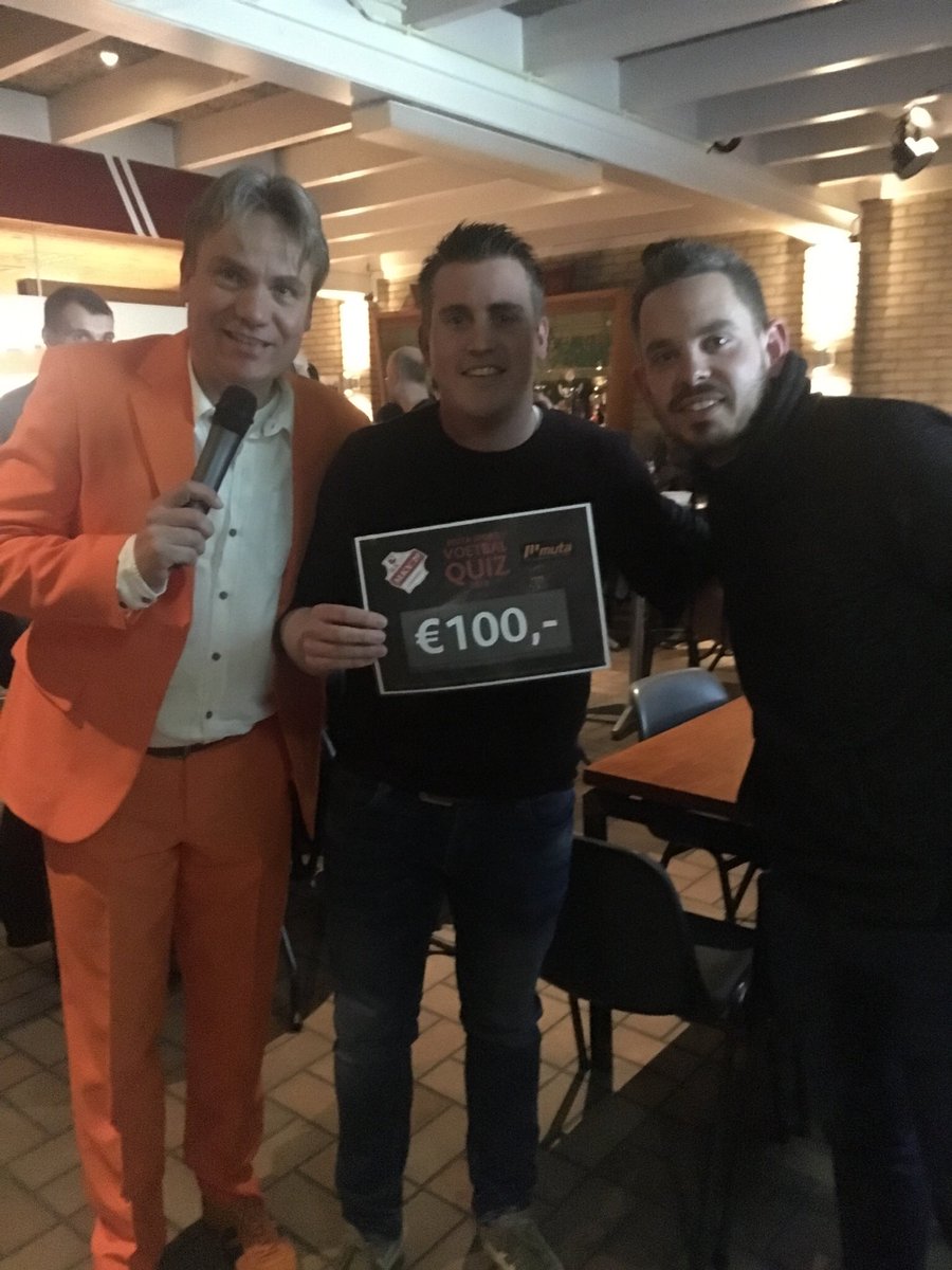 MKV29's tweet photo. MKV’29 @MutaSport quiz met 22 teams een prachtige avond. Organisator Sander Hart samen met presentator @RonaldLamsma maakten er een zeer geslaagde avond van. Winnaar van de quiz en 100€ voor Muta te besteden is Jelmer Bloembergen https://t.co/PbAcgHV4ym