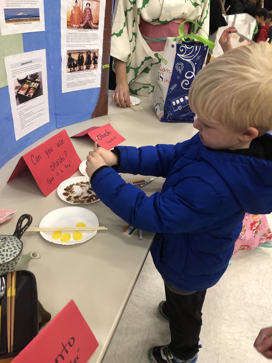 KEScoyotes's tweet image. International Night was an AMAZING family event. #helloineverylanguage #gamesfromaroundtheworld #newfoodstotry