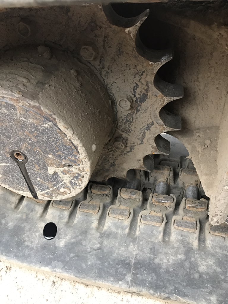 Have you checked your final drive oils on your #excavator Notice how dark this final drive oil is. Refer to your equipments maintenance schedule for hour and oil specification. Notice how these sprockets are worn out getting very thin needing replacement.