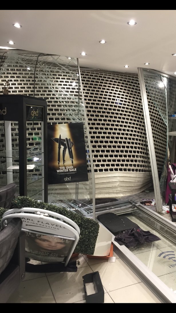 boldmerelocal's tweet image. Ram raiders smash #Boldmere Sutton Coldfield hair salon causing thousands of pounds worth of damage  'I am not going to let the b*****ds win,' said business owner Carl Flavell 
ow.ly/Eevn30nygiP