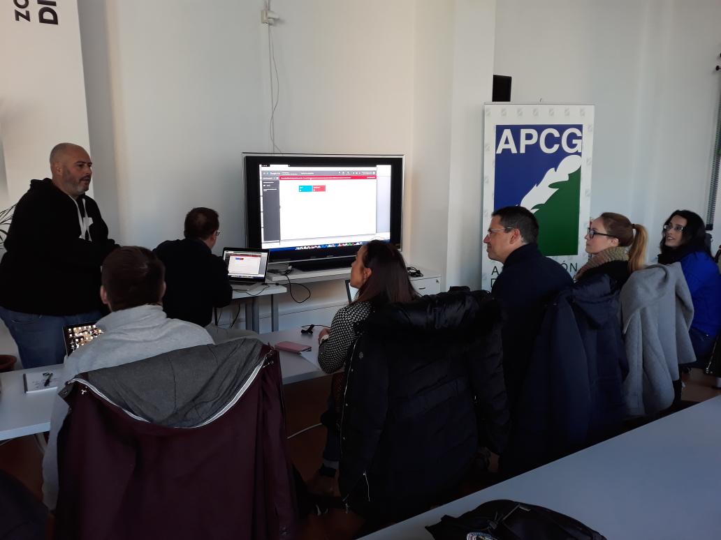 APCGinfo's tweet photo. Comienza en #Cirqulo #coworking #Algeciras la jornada de #SEM y #SEO para #periodistas organizada por @APCGinfo https://t.co/GytrlWI3Fr