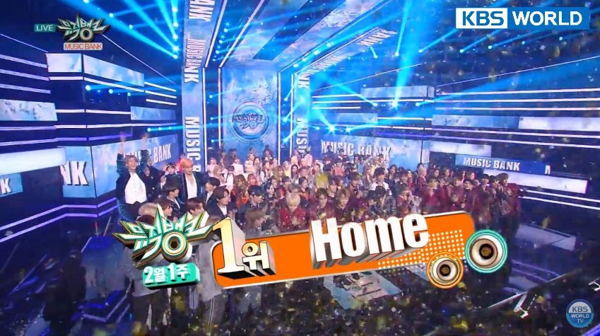 Seventeen_IT's tweet photo. L’hashtag di ieri era #Home3rdwin , per oggi invece è #Home4thwin ! Dobbiamo essere fieri dei #SEVENTEEN e del loro duro lavoro (e di noi CARATs) poiché oggi festeggiamo anche la loro prima vittoria al Music Core da quando hanno debuttato! 
Proud of @pledis_17 🎉🎉 https://t.co/8MGOGVby6w