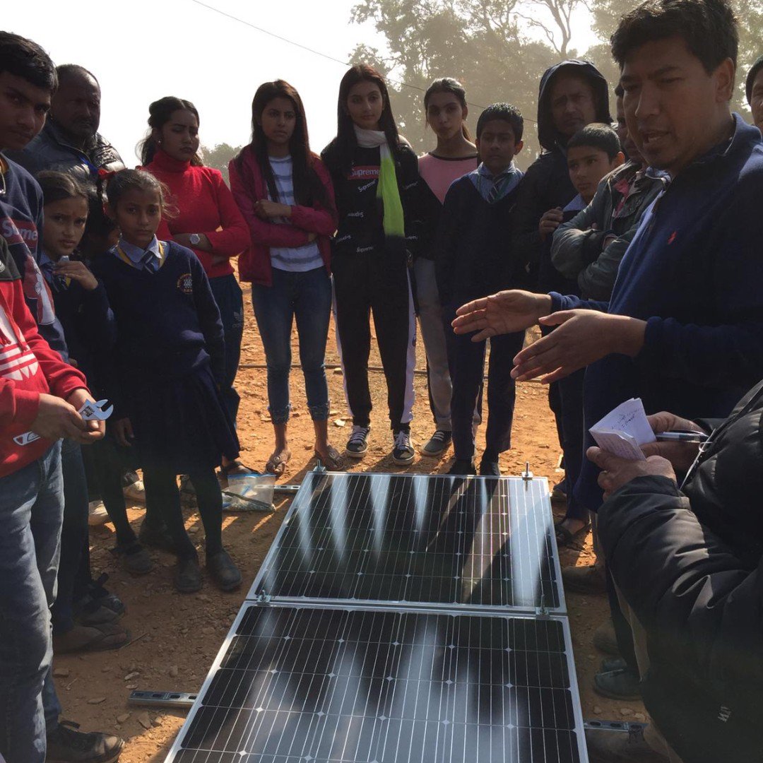 HelloWorld_Org's tweet photo. Solar tiles - a revelation! In our previous #hellohub design we had large and hard to transport solar panels - these nifty #solartiles are easy to transport, pretty durable and can be swapped out if needed! #hellonepal #solarpower https://t.co/rbkDaBKZa4