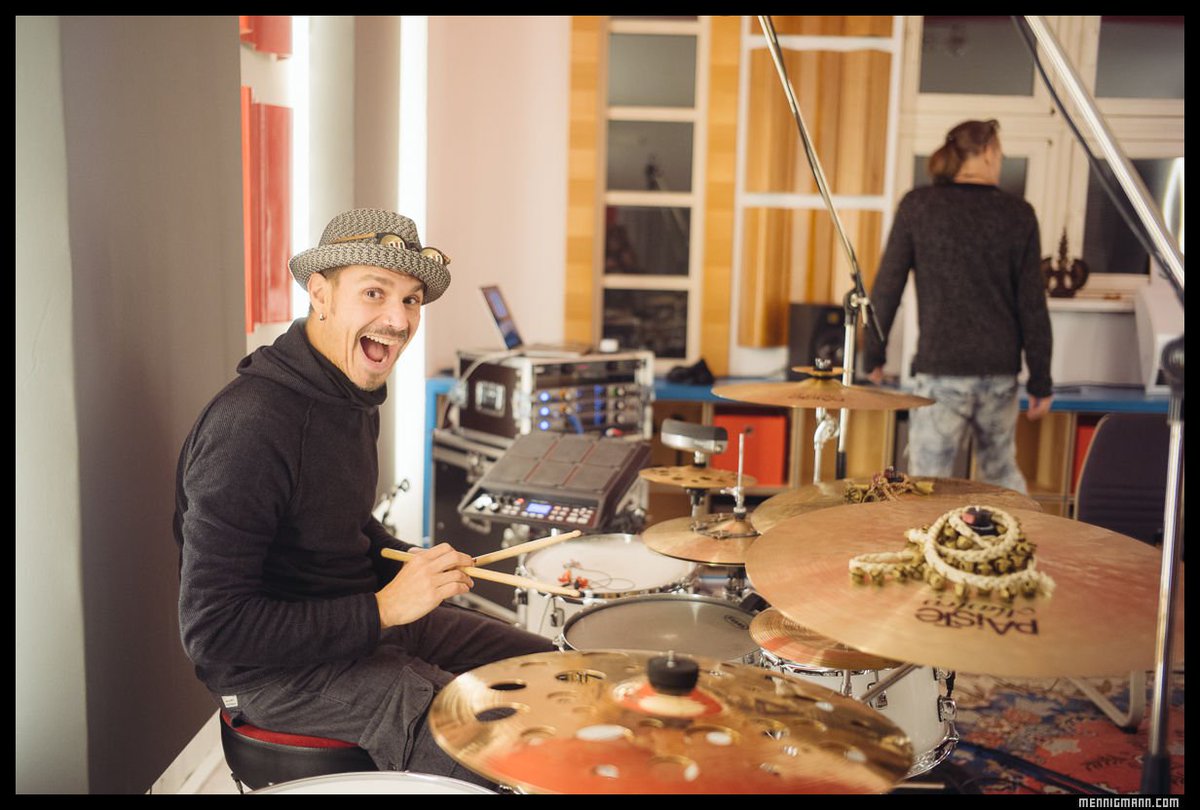 In der neuen Episode vom #krawattnrock sprechen wir mit dem Dortmunder Musiker Sven Kosakowski über sein neues Projekt 'The Lab'. 
Hört rein und habt ein schönes Wochenende! 🎧

spoti.fi/2D0Bs3u