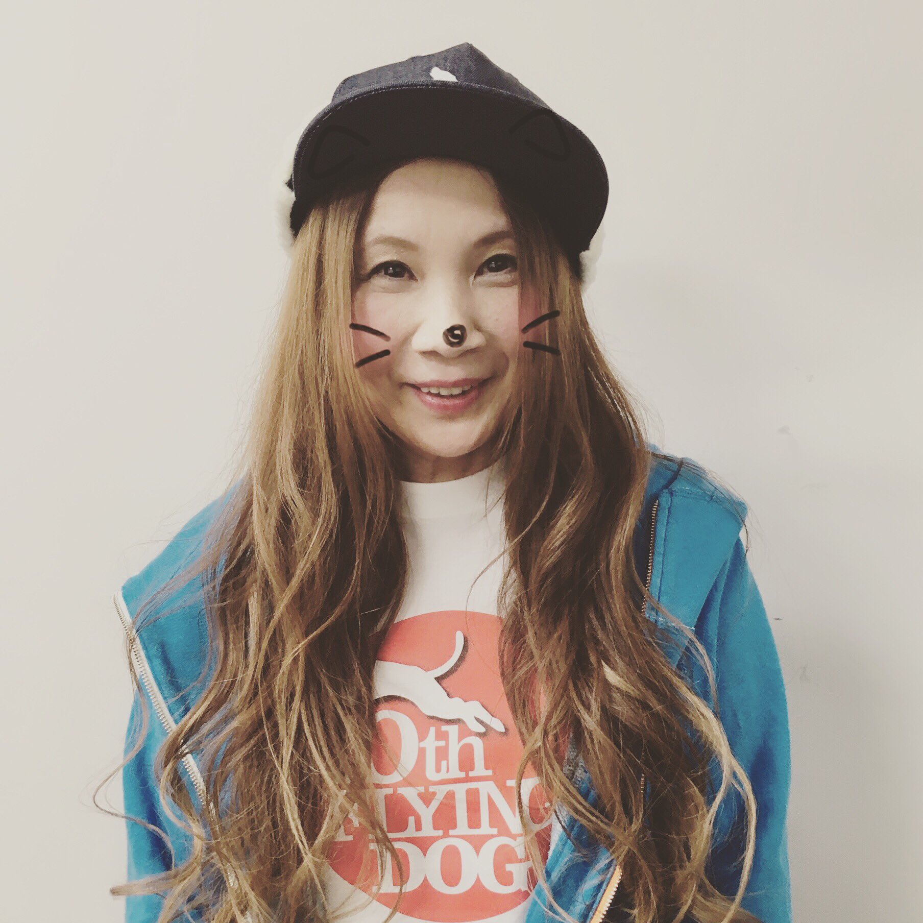 新居昭乃 犬フェス 出番終了後 フェスグッズのtシャツとキャップで記念写真 とても素晴らしい経験でした みなさんありがとうございます 引き続き最後までお楽しみください Akinoarai Staff のインスタstoriesも見てね 犬フェス T Co