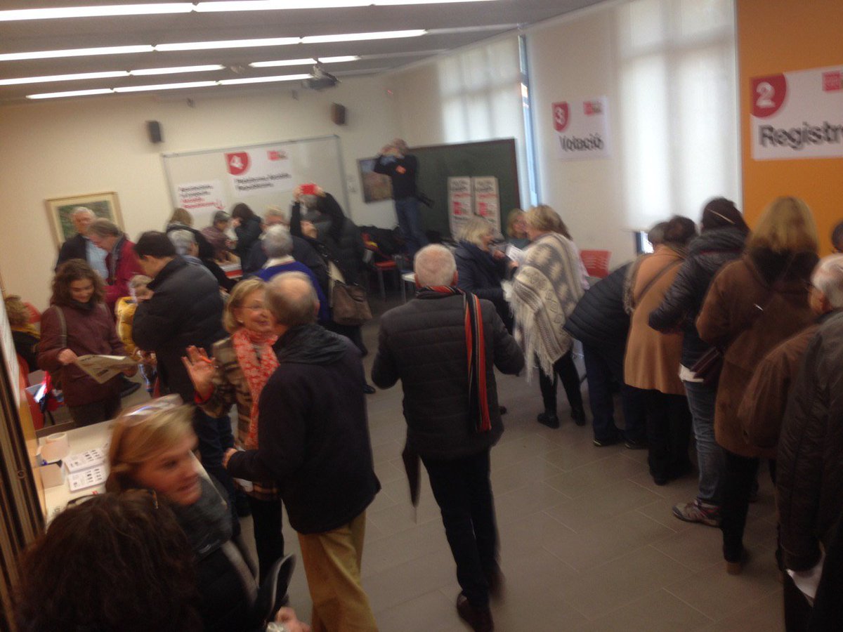 anna_arque's tweet photo. #2F Cues als diferents punts de votació de Sant Just Desvern, Terrassa i l'Hospitalet!! #AUTOconvocats #CanviemElGuió @PrimariesCat https://t.co/xtE2IYb6Ql