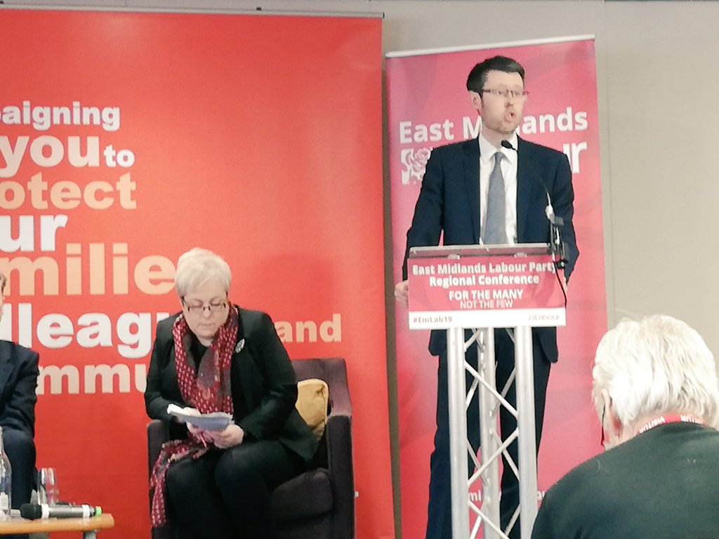 EastMidsLabour's tweet image. Our very own @Rory_Palmer addresses a packed out conference hall about the fantastic contribution of Labour MEPs to the East Midlands #EMLAB19 ✊🌹