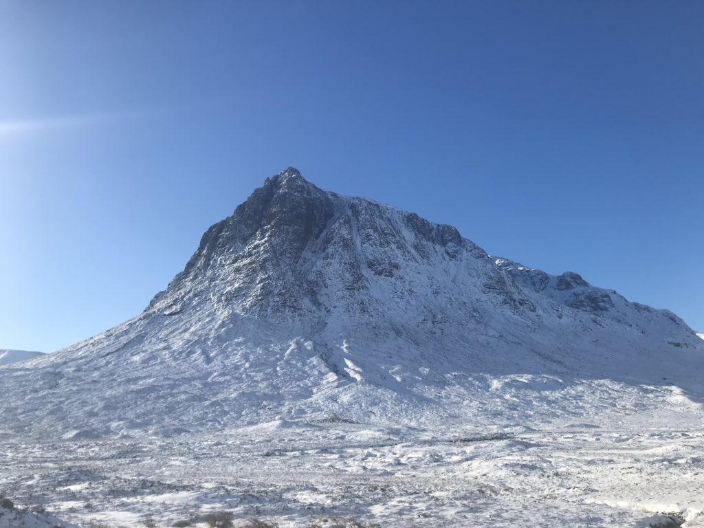 AnnNisbet's tweet photo. Glencoe looking spectacular in the snow #lochaber https://t.co/0hgre2m6U9