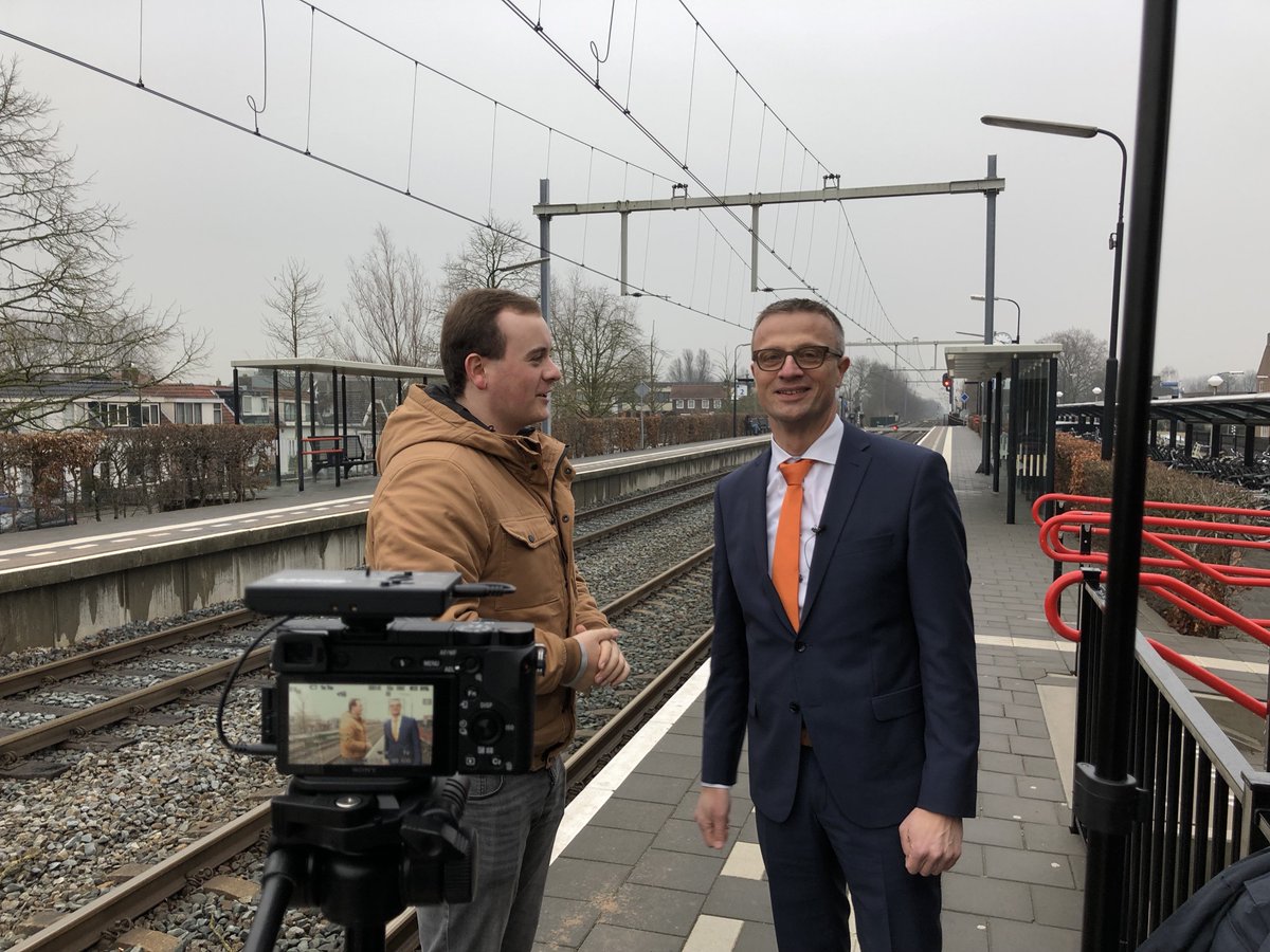 <a href="/SGPZH/">SGP Zuid-Holland</a> boodschap inspreken station Hardinxveld: Goed, hoogwaardig, openbaar vervoer <a href="/merwedelinge/">MLL</a> als onderdeel van het R-net. Goede aansluitingen op elkaar zoals b.v. met de <a href="/waterbus/">Waterbus van Blue Amigo</a>