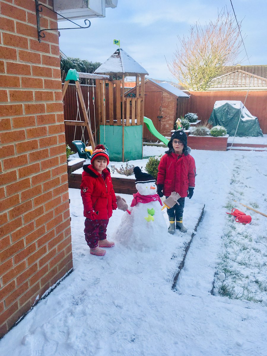 GaryTay57740560's tweet photo. Great way to spend Saturday morning.  In the snow with the kids @AyersTaylorD https://t.co/CLOZbwaQow