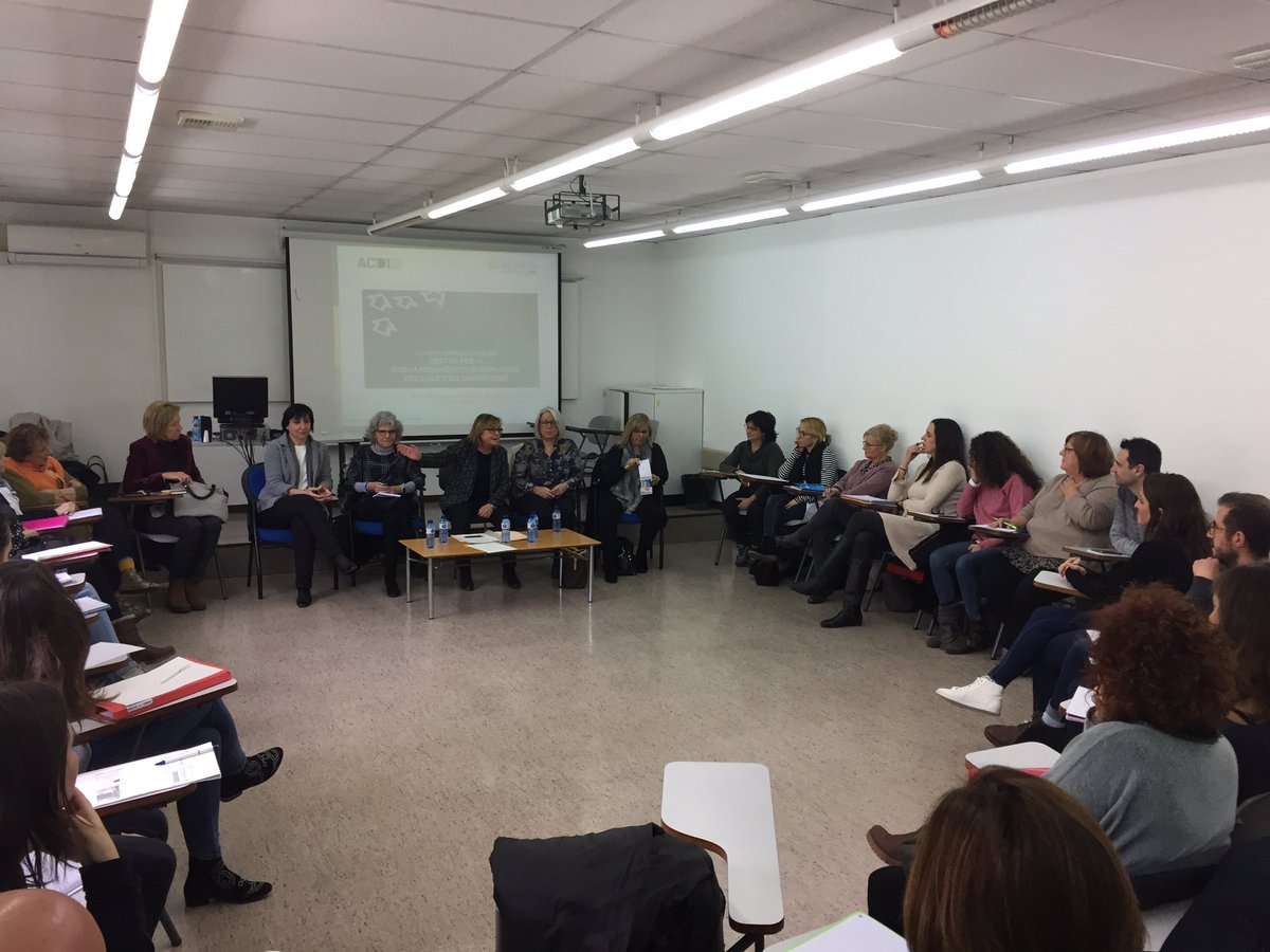 Taula Rodona Directores Infermeria. Comencem. #infermeres <a href="/Infermeres_ACDI/">ACDI</a> <a href="/EuiSantPau/">EUI-Sant Pau</a> #curscomandaments