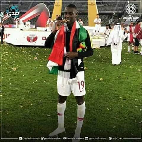 واتسابيات :
هناك من يشتري الرجال
 من كل الاوطان لبناء تاريخ وطنه 
وهناك من يبييع  أبنائه وتاريخه 
من أجل منافع شخصية 
الخائن ليس من هاجر من  اجل 
حياه كريمة 
بل الخونة هم من كانو سبباُ في هجرتهم