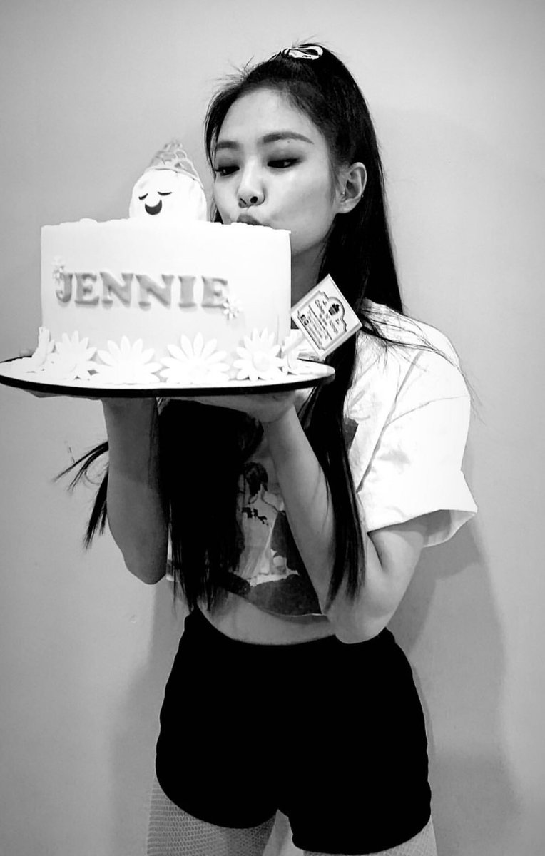 happyjen116's tweet photo. Team DreamJennie won tonight🤧💖 ilysm mandeuk! 😭 #BLACKPINKINYOUAREAMANILA https://t.co/ijWjWeaaRX