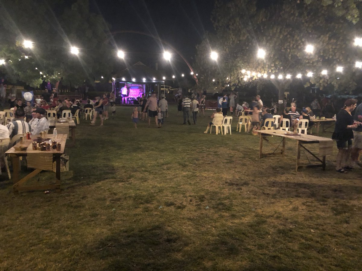 _simongoode's tweet photo. St.Arnaud Bendigo Bank Harvest Fedtival. Celebrating the contribution of agriculture and associated businesses to our loacal economy. Thanks @ngshire for the fireworks. Bam💥💥 https://t.co/cptQmC5XnT