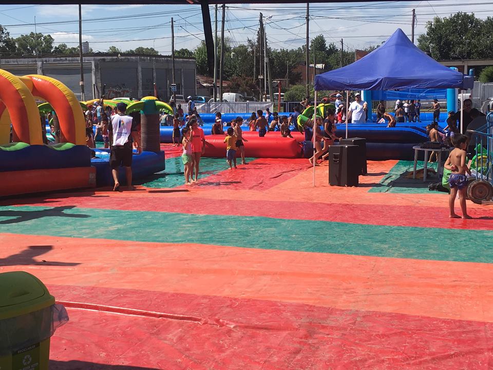 AjenatonRey's tweet photo. El parque en VILLA ROSA , más de 1800 chicos en dos días disfrutan de los juegos acuáticos y los menores de 4 de la piletita muleto para q se refresquen , Hoy sábado ultimo dia los esperamos , a partir de las 14 hs entrada libre y gratuita https://t.co/0rAuCliyrZ