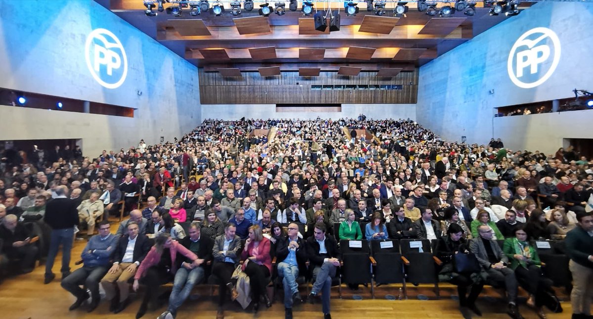 PPdeLugo's tweet photo. Presentación dos candidatos do @ppdegalicia ás alcaldías.

O @PPdeLugo suma
 #EquipoPPdeG https://t.co/DMZQ1PLjPd