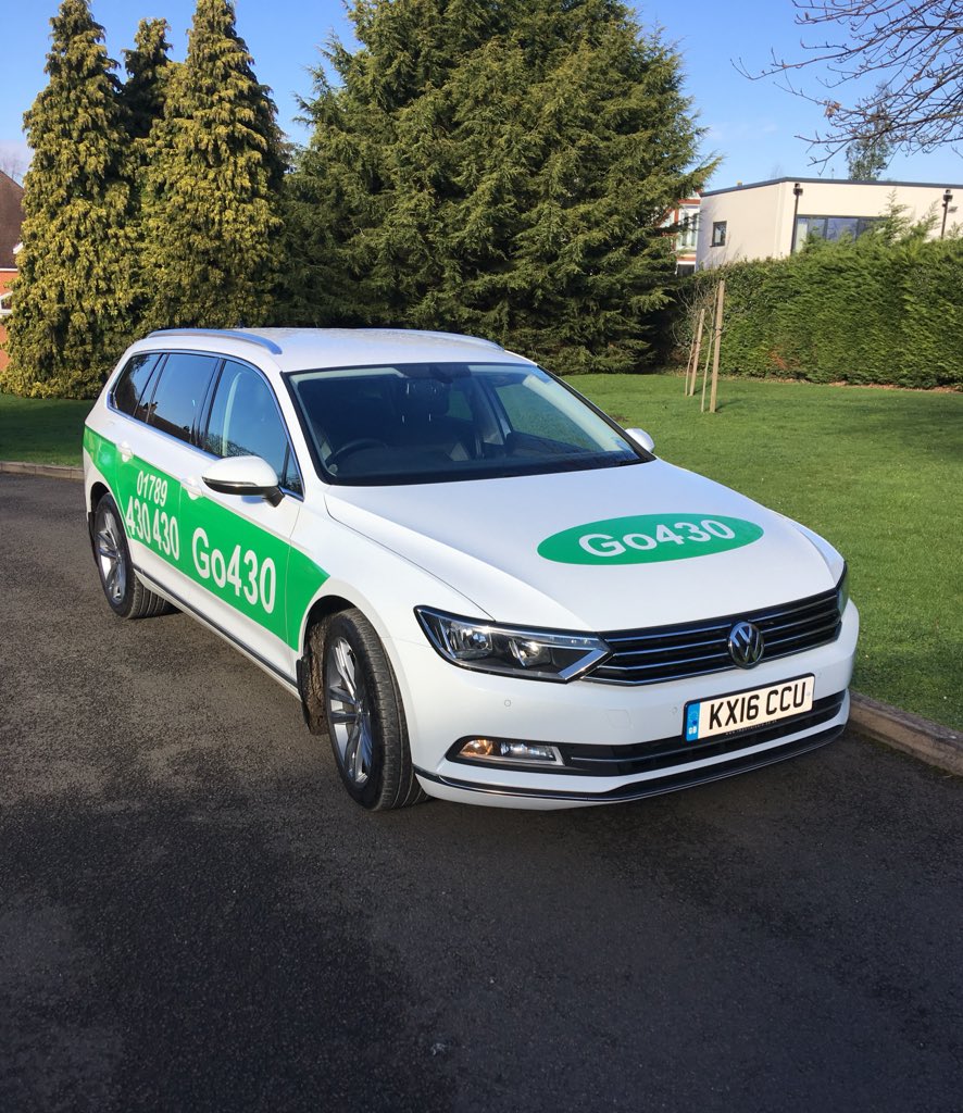 Another stunning livery job by <a href="/AceSignsSOA/">John Perry</a> #StratforduponAvon #taxi #Shakespeare