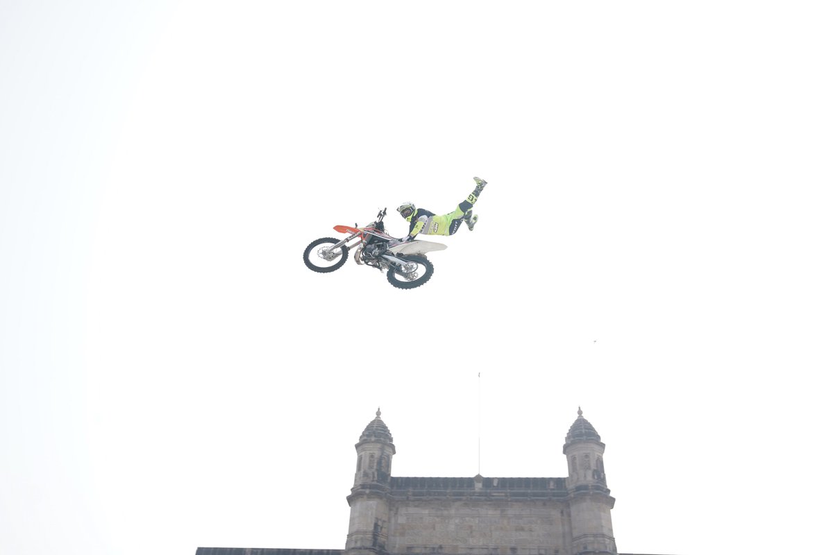 WizcraftIndia's tweet photo. .@RedBull FMX Jam 2019 in Mumbai featured six of the best freestyle motocross riders from across the globe performing some jaw-dropping mid-air stunts at the iconic Gateway of India. #RedbullFMX #FMXJam  #Wizcraft https://t.co/ndy8NMJWEh