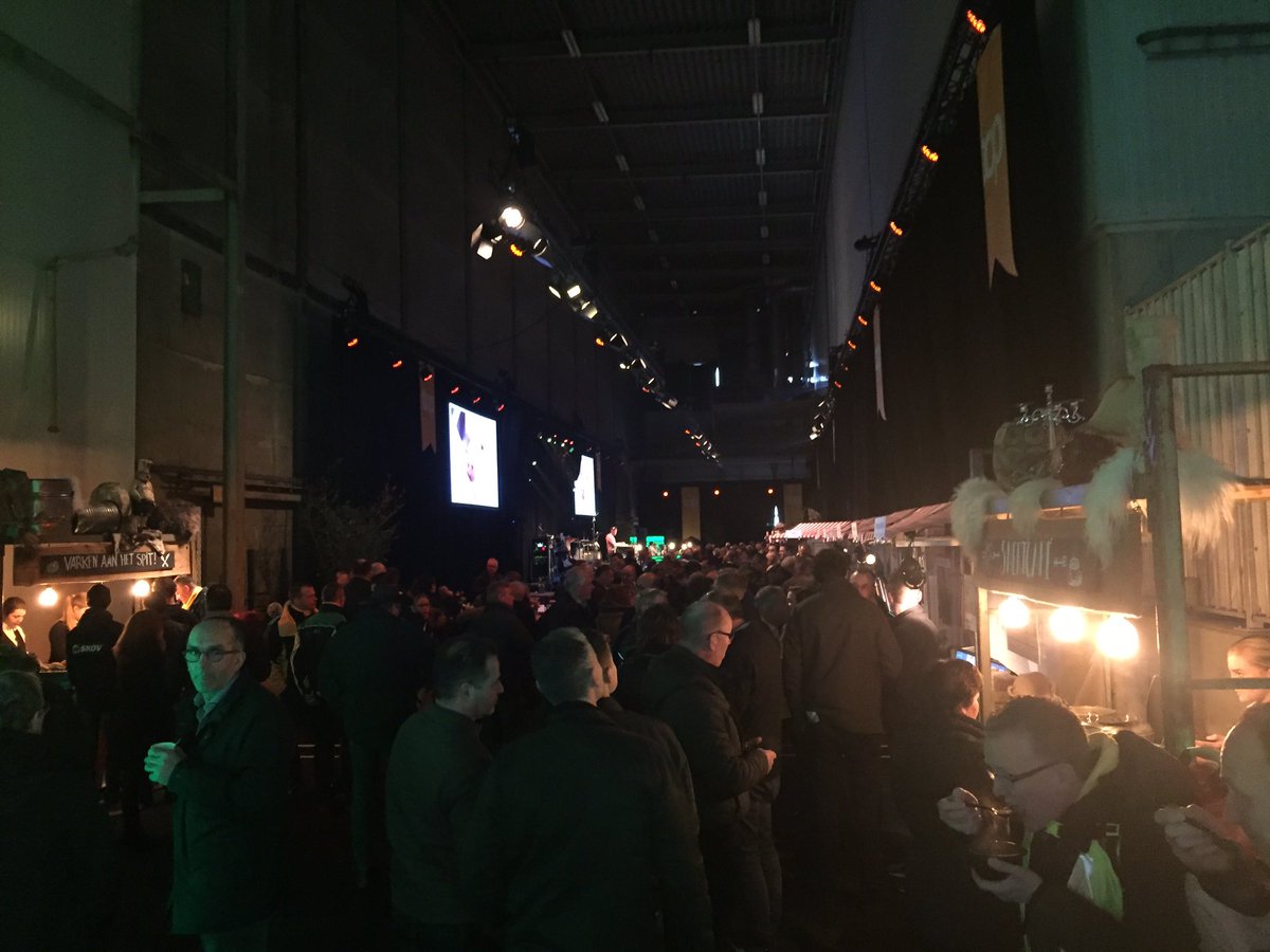 van_jvd's tweet image. Mooi druk op de #Agrifirm #Topvarkensdag