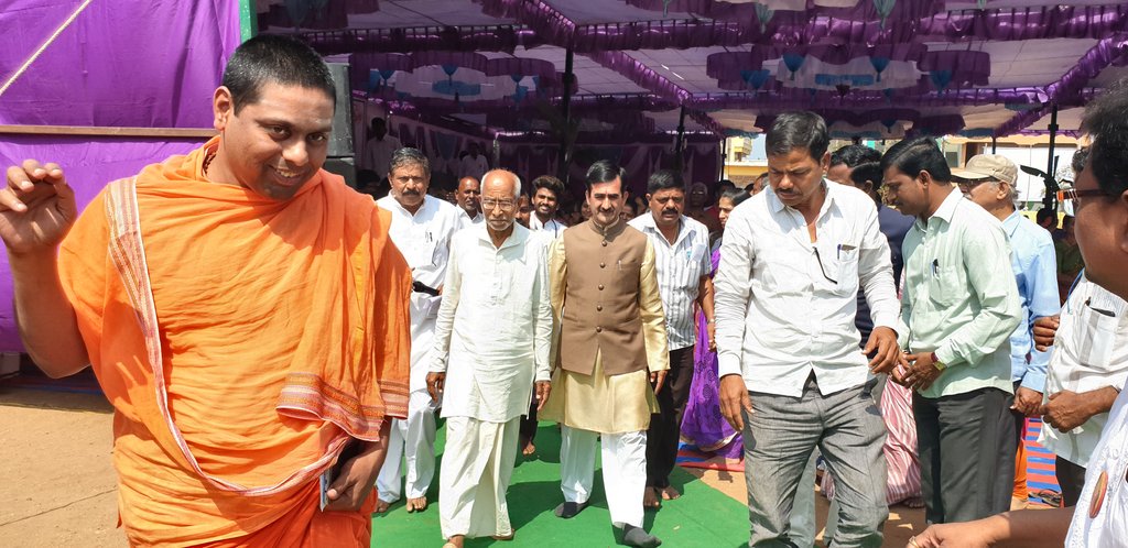 bst_arya's tweet photo. Param pujya Sidheshwar swamiji visit #Patanjali Arogya kendra kampali @swabhimani1 @yogrishiramdev @Sadhvi_Devpriya @bst_official @bhagwantkhuba @Vidyarthi_SM @VidyasagarKhuba @pysmoodbidri @Mparas8M @EklureBasawa_YB @Kiranpatanjali @telangana_yb @FHallikeri @SKustigar https://t.co/hQgCyCT2Nw