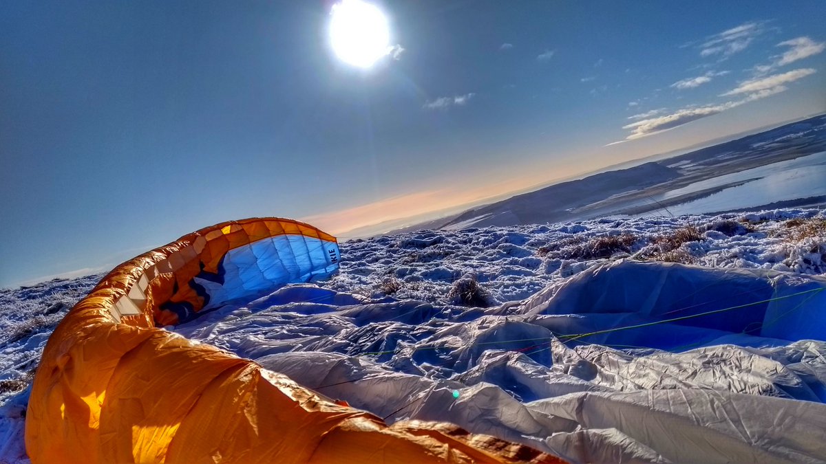 NylonWing1's tweet image. Building a wall.... #paragliding #scotland #perthandkinross