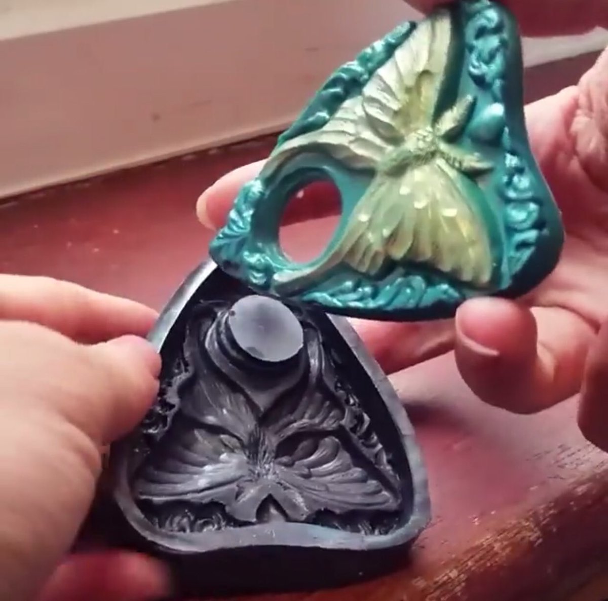TheONiLX's tweet photo. The coolest #oija board #planchette available anywhere. Check out ravncotino’s Instagram account. https://t.co/nKzT7OK23c https://t.co/zqotPFJS5T
