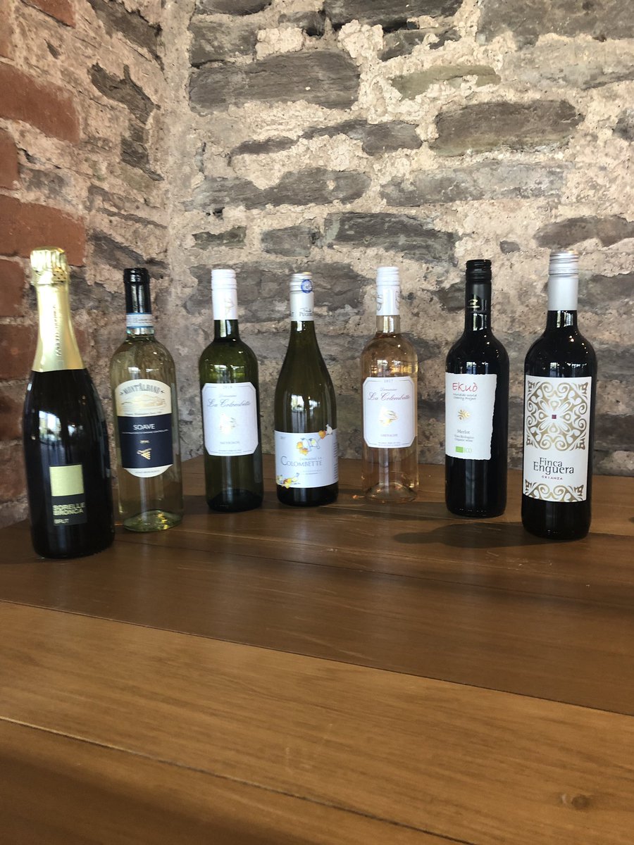 NothingButGrape's tweet image. Enjoying a lovely day @Dewsall open day. #NothingButTheGrape #DewsallCourt #WeddingWine #OrganicWine #WeddingOpenDay #BiodynamicWine #WeddingTasting #WineTasting