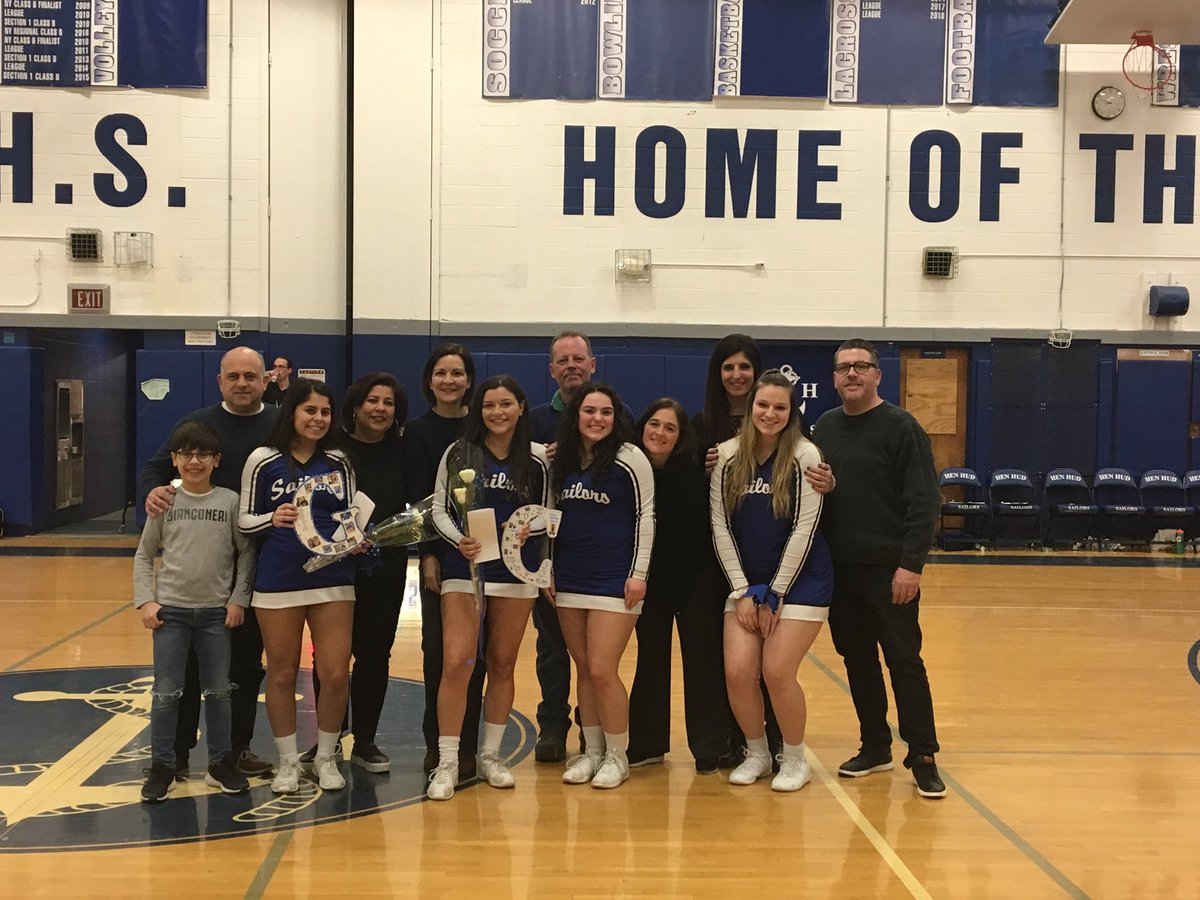 Sailors_Cheer's tweet photo. 2019 Cheer Senior Night ⚓️ #foreverasailor https://t.co/u6Z4nibEob