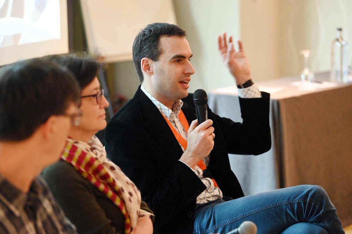 sarcomapatients's tweet photo. "What makes a good clinical trial?"
Lively discussion among experts - Jeremy Whelan, Catherine Fortpied & Bernd Kasper - and patient advocates, lead by Roger Wilson, #SPAEN19
@jeremywhelan @Amocras @EORTC #sarcoma #GIST #desmoid #clinicaltrial #research
Photos: Uli Deck https://t.co/N77iwaNEcL