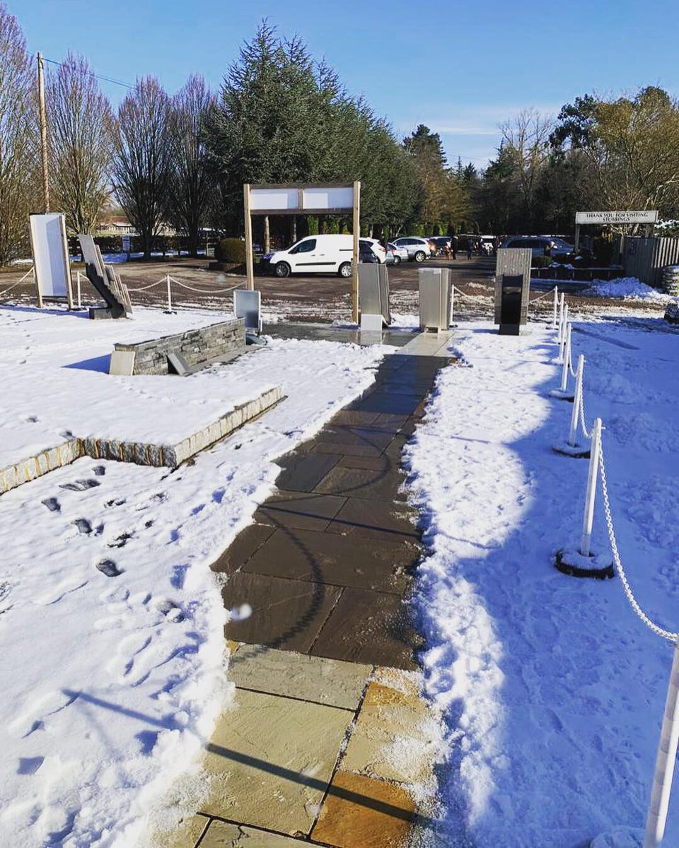 RightStones's tweet image. When it snows, you have two choices:
Shovel (for our customers) or make a snowman.
WE DID BOTH!! ☃️
#snow #tiles #outdoors #patio #loveourcustomers #snowman #fun #stubbingsnursery #maidenhead #london