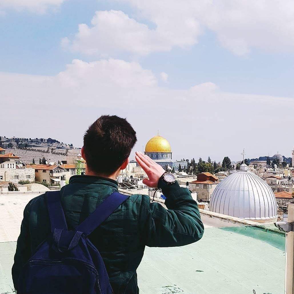 ولو أنّي تركتُ سراح قلبي ، لطار إليكِ من قفص الضّلوع 💙

#القدس