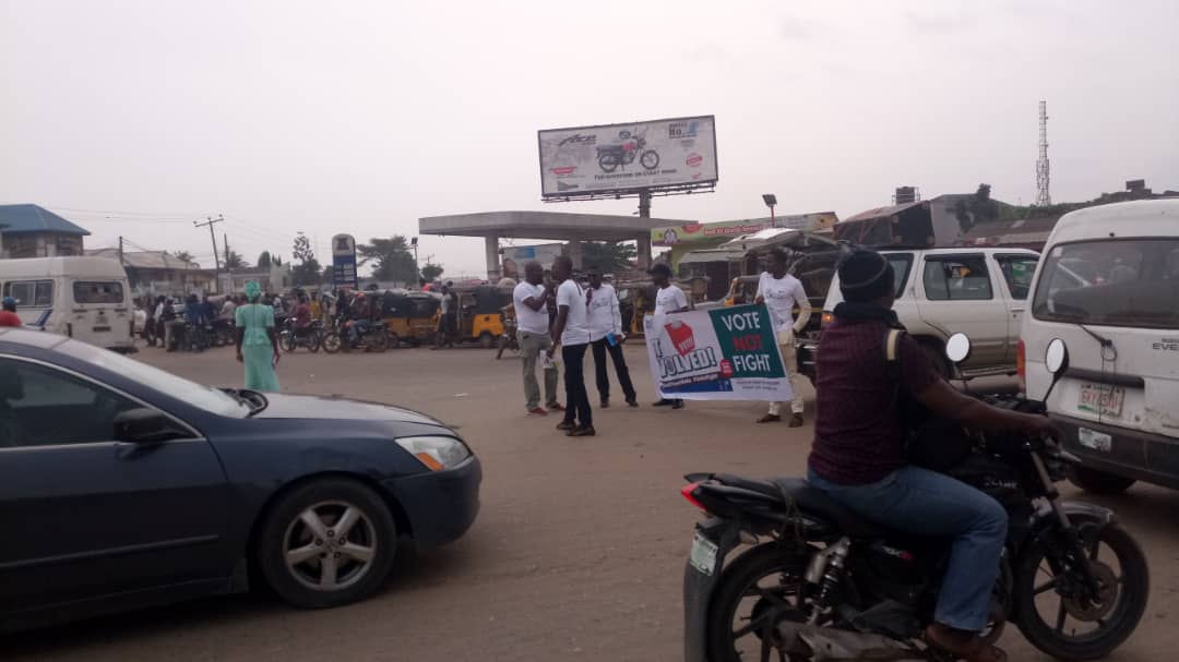 abiodunsoluade's tweet photo. .@JCI_OTA campaign for free and fair 2019 Election at Iganmode Road Ota, Ogun state #YourVoteYourFuture #GetInvolved #ActAsOne @jci_nigeria https://t.co/LMK2F32TH3