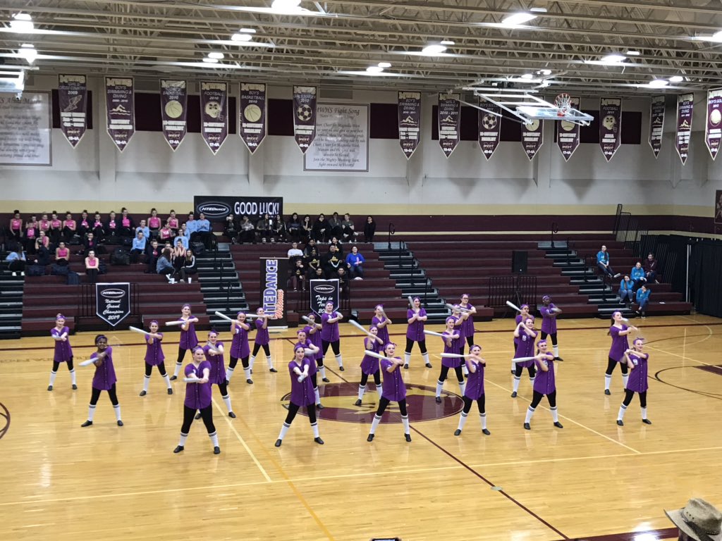 ms_haag's tweet photo. Sophistikats doing their thing at competition! @BMSSophistikats
#loveprops https://t.co/gWANrE1Pwk