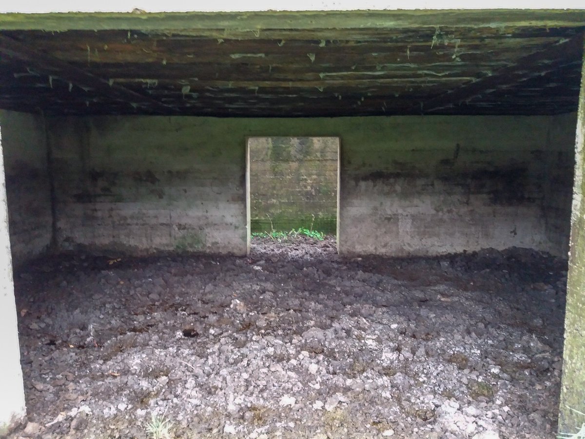 Baddileyram's tweet photo. More photos of the #WW2 Field-Gun House, Ellastone #staffordshire facing the bridge into #derbyshire just in case of German invasion. #ww2pillboxes #ww2pillbox @PillboxSG @RobWhyman https://t.co/t1wjYWCkH1