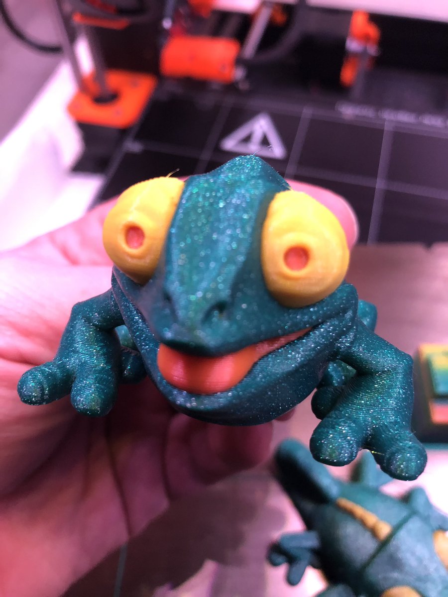 Swissi78's tweet image. The first MMU print without fault or intervention. Printed in @RedlineFilament Opalgreen Glitter, @dasfilament_de Neon orange and yellow on my Prusa MK3 with MMU2 #redlinefilament #dasfilament #3Dprinted #Prusa #MMU2