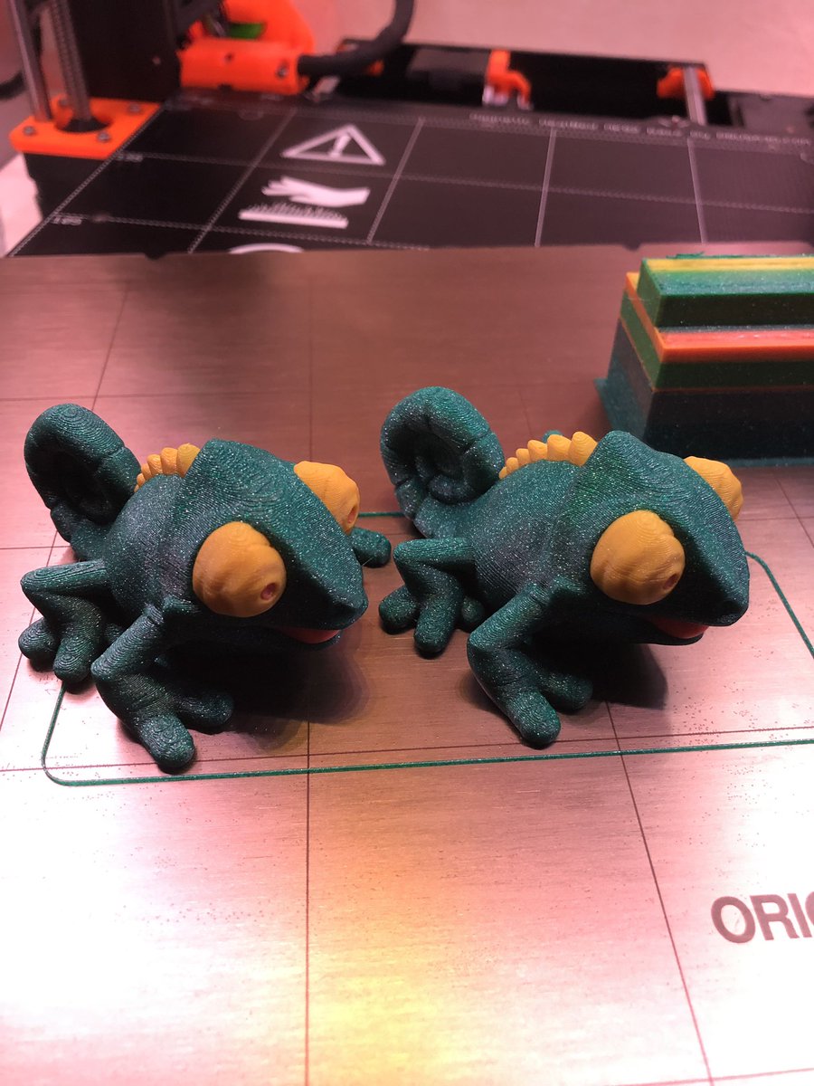 Swissi78's tweet image. The first MMU print without fault or intervention. Printed in @RedlineFilament Opalgreen Glitter, @dasfilament_de Neon orange and yellow on my Prusa MK3 with MMU2 #redlinefilament #dasfilament #3Dprinted #Prusa #MMU2