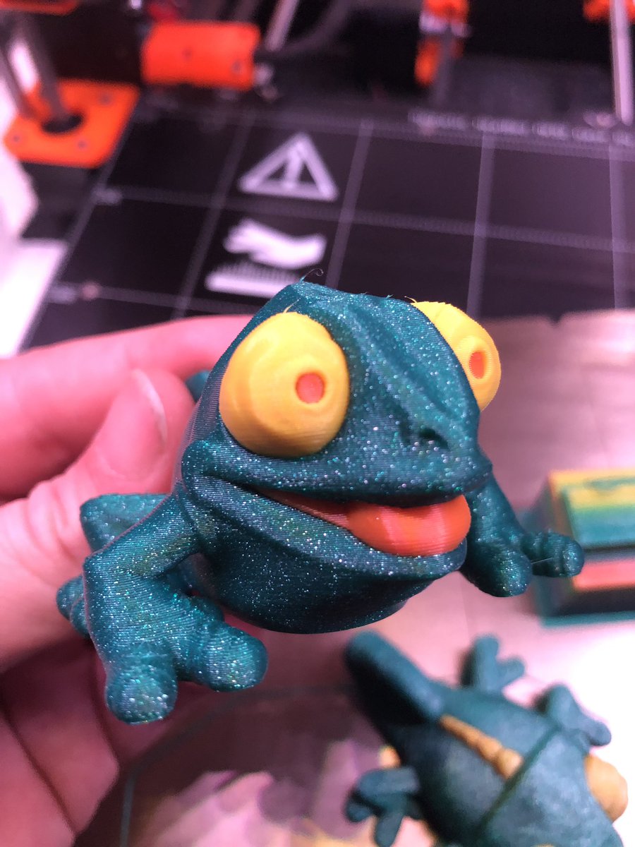Swissi78's tweet image. The first MMU print without fault or intervention. Printed in @RedlineFilament Opalgreen Glitter, @dasfilament_de Neon orange and yellow on my Prusa MK3 with MMU2 #redlinefilament #dasfilament #3Dprinted #Prusa #MMU2