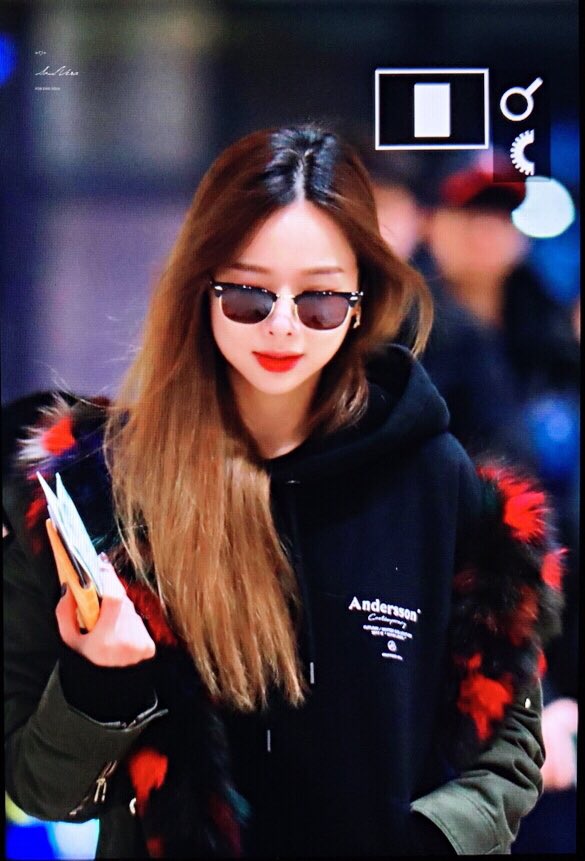 SoulG_Vera's tweet photo. 190210 김포공항 출국
#EXID #솔지 #solji #ソルジ 
오랜만이에요 언니ㅜㅜ https://t.co/bcuyHXLnOs
