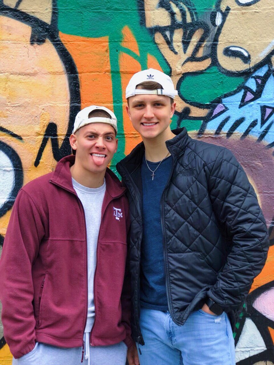 caleb_traviss's tweet photo. downtown houston is so steez🎒 https://t.co/CwmTZ3PeE1