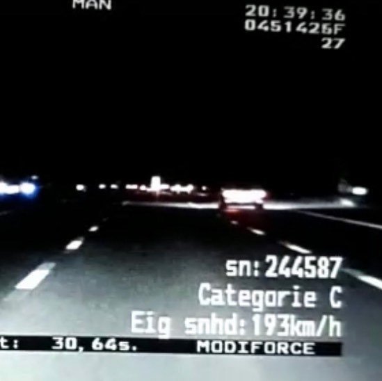 POL_TV_ON's tweet photo. Automobilist rijdt met 200+ over de A28 tussen #Zwolle en #Meppel. Gemiddelde snelheid 189 km/u bij 120 max. Pv opgemaakt en rijbewijs ingevorderd. Gelukkig voor hem kon zijn vriendin verder rijden.
#videoauto #wegmisbruikers #verkeerspolitie #instapolic… https://t.co/9isV4JimUh https://t.co/4bP6ygWFyP