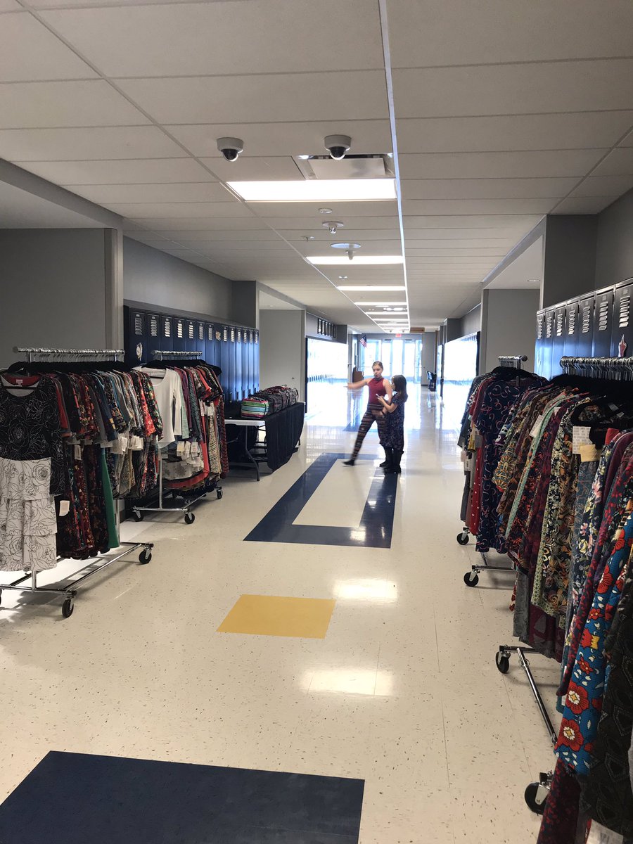 FMCHSDramaClub's tweet photo. Come on over to McGivney this afternoon from 1-4 and support the Drama Club while bulking up your wardrobe!! We have all sizes, even kids AND look... a new style dress with POCKETS!!  #LLR #Treatyourself https://t.co/AdYtcr4rZP