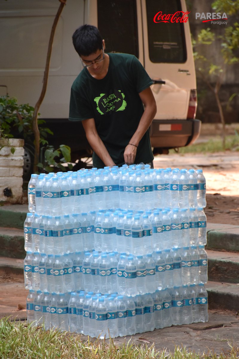ultimahojapy's tweet photo. ¡Muchas gracias a @CocaCola_Py por los toldos que protegieron a nuestros voluntarios del sol y por mantenernos hidratados con agua Dasani! https://t.co/5wx3vxguSQ